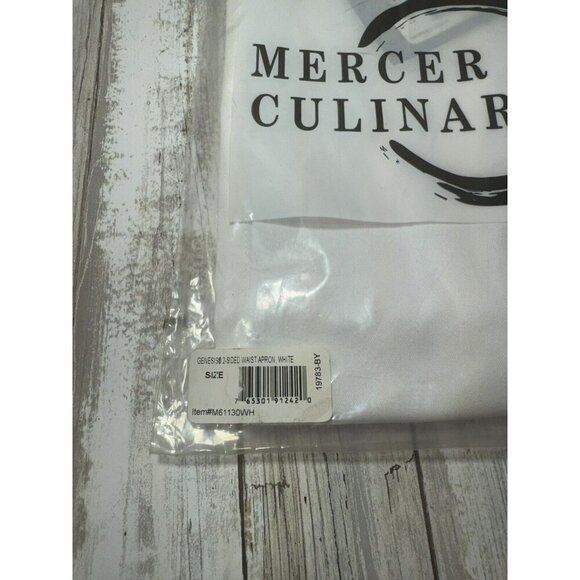 Mercer Culinary M61130WH Genesis White Poly-cotton Apron - 33" x 29" - Picture 4 of 5